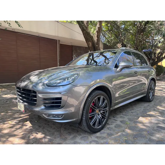 Porsche Cayenne 4.8 Turbo At