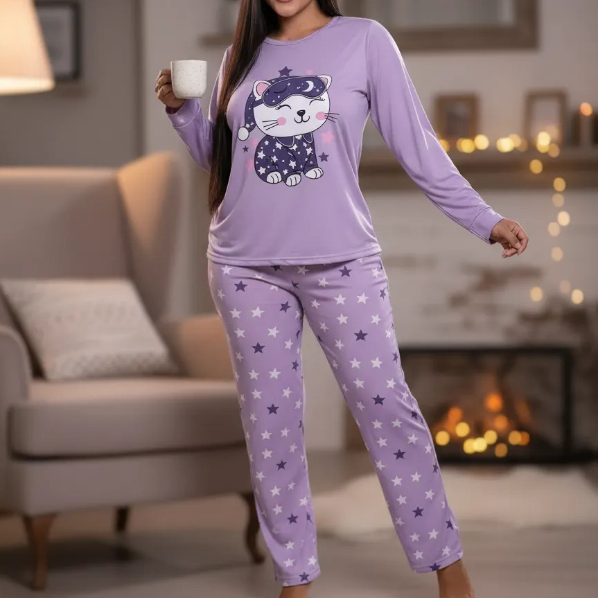 Pijama feminino gatinha lilas com estampa estrelada