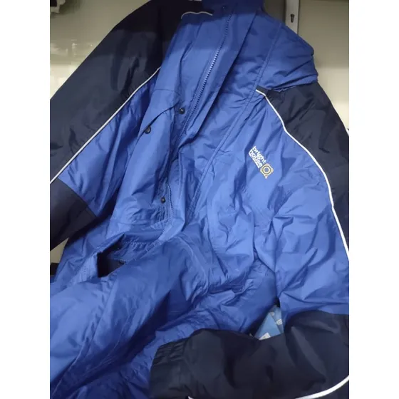 Chaqueta Usada Talla Xl Embutida. Como Nueva, Con Capucha