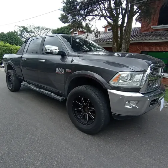 Dodge Ram 2015 5.7 2500 Crew Cab Laramie