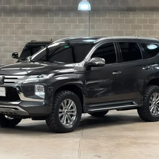 Mitsubishi Montero Sport 3.0 V6 4x2 usado en Medellín