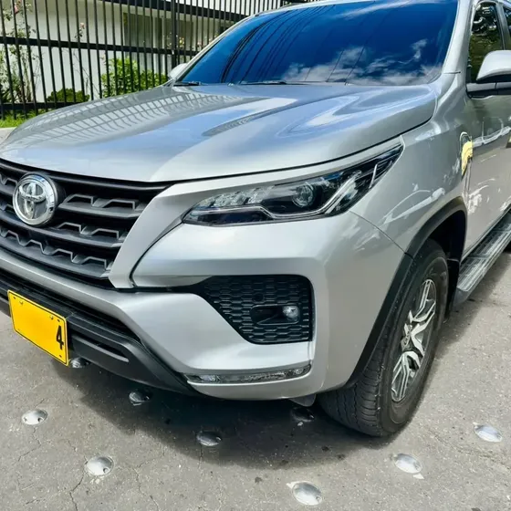 Toyota Fortuner 2023 Sr 2.4 Diésel