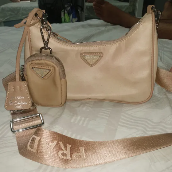 Bolsa Prada Seminova Bege Re-edition 2005