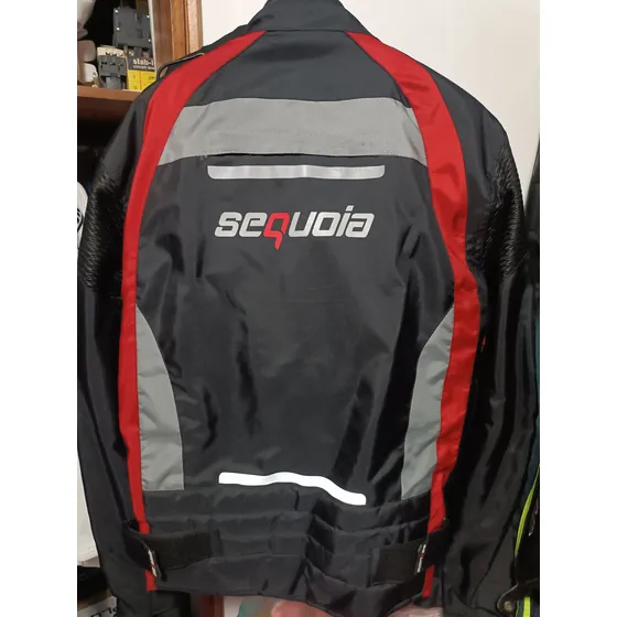 Chaqueta Sequoia Roja  Y  Otra Negra