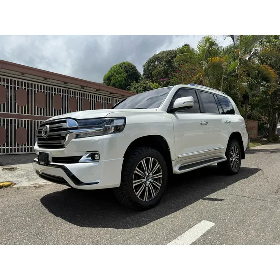 Toyota Land Cruiser 200 G.x.r V8