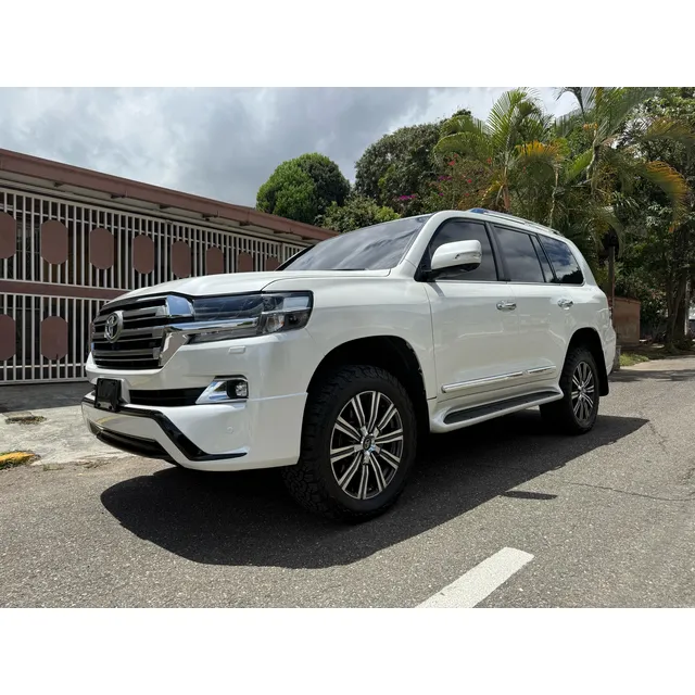 Toyota Land Cruiser 200 G.x.r V8