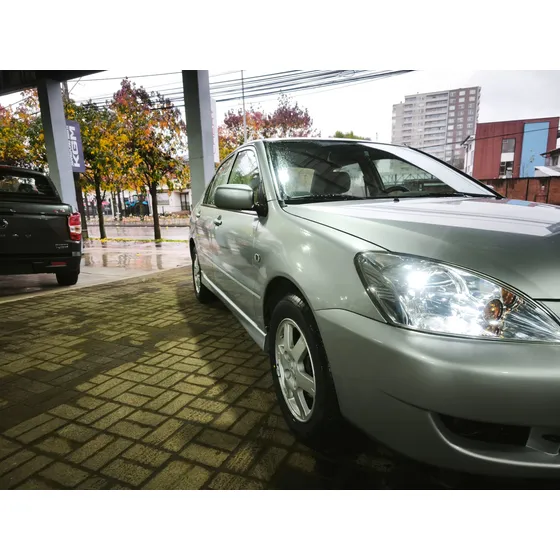 Mitsubishi Lancer -