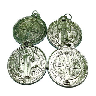 10 Medallas San Benito Plateada 3 Cm Dije Protección Nursia 10 Medallas San Benito Plateada 3 Cm Dije Protección Nursia