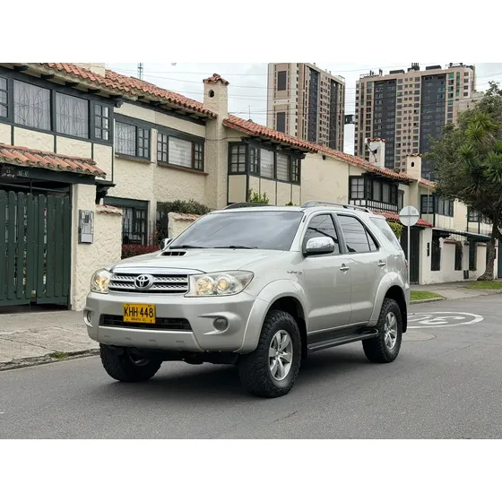 Toyota Fortuner 2011 Srv 3.0 At 4x4 Diesel