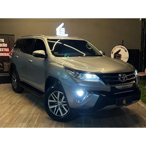 Toyota Hilux Sw4 2.8 Sr 177cv 4x4
