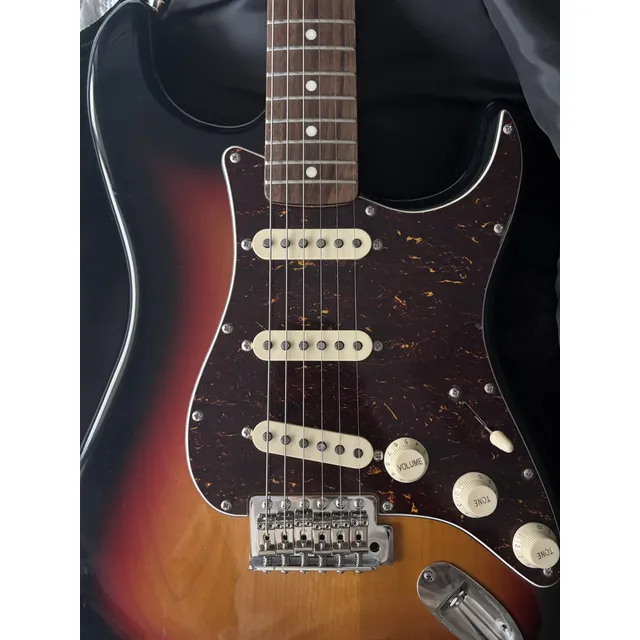 Guitarra Fender Squier Stratocaster Classic Vibe 60's Diestro Negro Maple