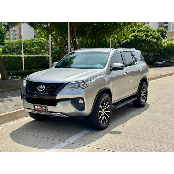 Toyota Fortuner 2.7l Mid
