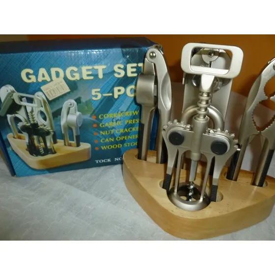 Set: Destapador - Sacacorcho - Ajo - Pica Nuez