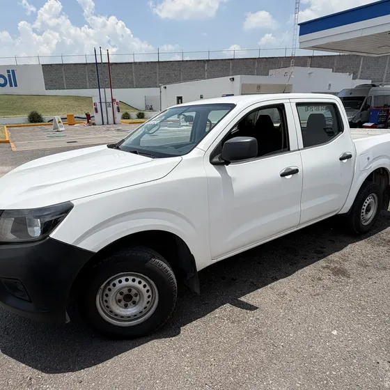 Nissan Np300 Doble Cabina 2020 2.5 Se Aa Mt