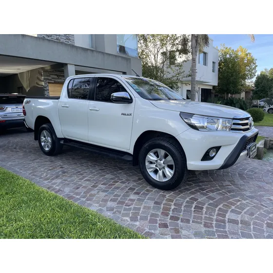 Toyota Hilux Pick-up 2.8 Cd Srv 177cv 4x4