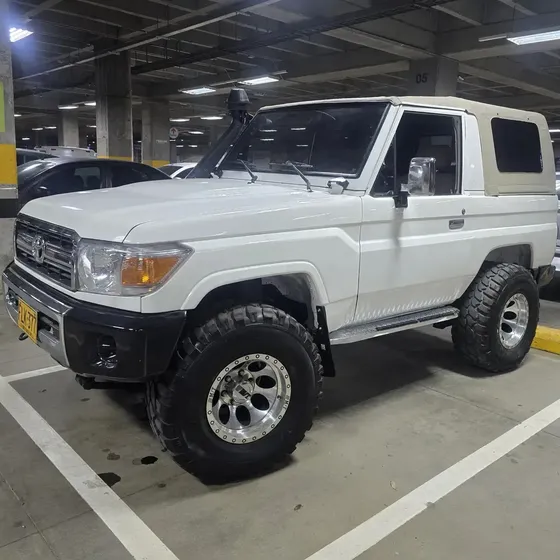 Toyota Land Cruiser 1990 4.0 Fj70