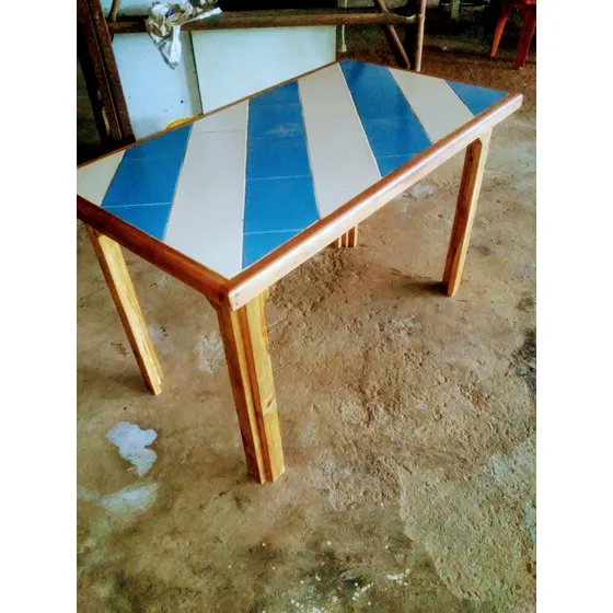 Mesa De Madera Con Tope De Ceramica 