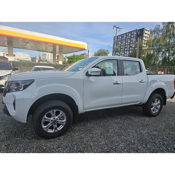 Nissan Navara Dc Xe 2.3d Mt 4wd