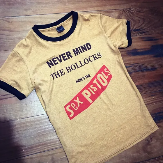 Remera Sex Pistols Nevermind The Bollocks Amarilla /pacamaka