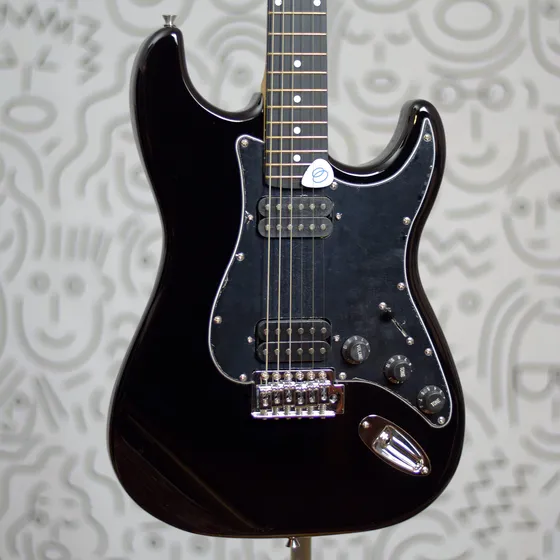 Guitarra Giannini G102 Elétrica Stratocaster Hh Black 2 Humbuckers Braço Em Maple Corpo Em Poplar Verniz Brilhante Palheta Groover