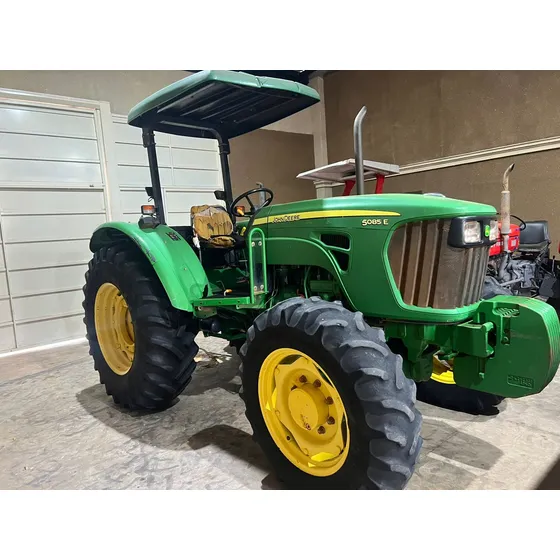 John Deere 5085e