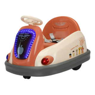 Montar En Un Automóvil Eléctrico Que Se Pone Alando Luces Montar En Un Automóvil Eléctrico Que Se Pone Alando Luces