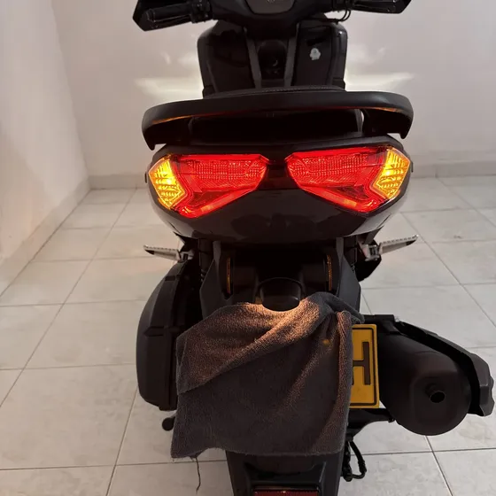 Nmax Connected 2025 10.700 Km. Estado 10/10