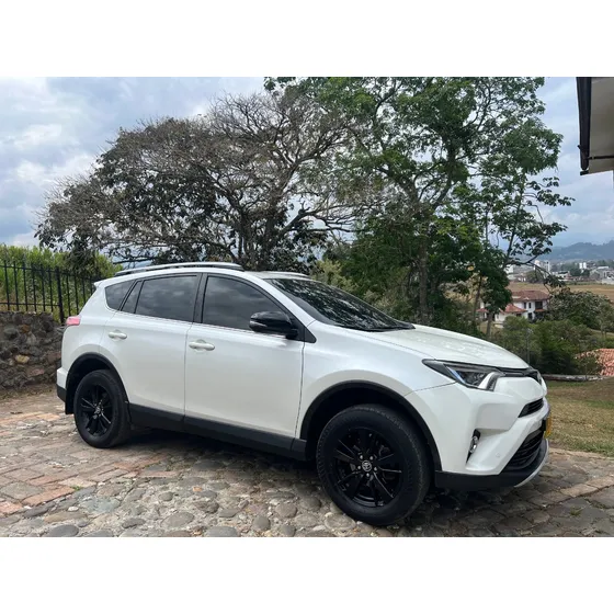Toyota Rav4 2.0 Street