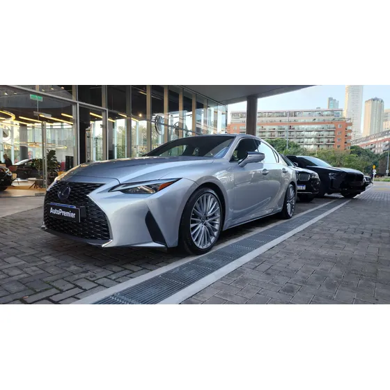 Lexus Is 2.5 300h Luxury