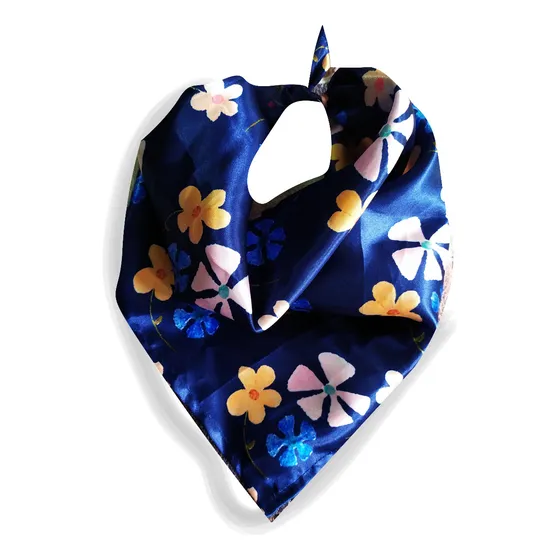 Pañoleta Vida Con Estampado Exclusivo En Tela Satín