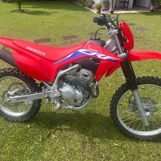 Honda Crf250f Modelo 2024, 38 H, Excelente Estado