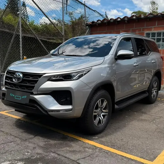 Toyota Fortuner 2024 2.4 Diésel Sr 4x2