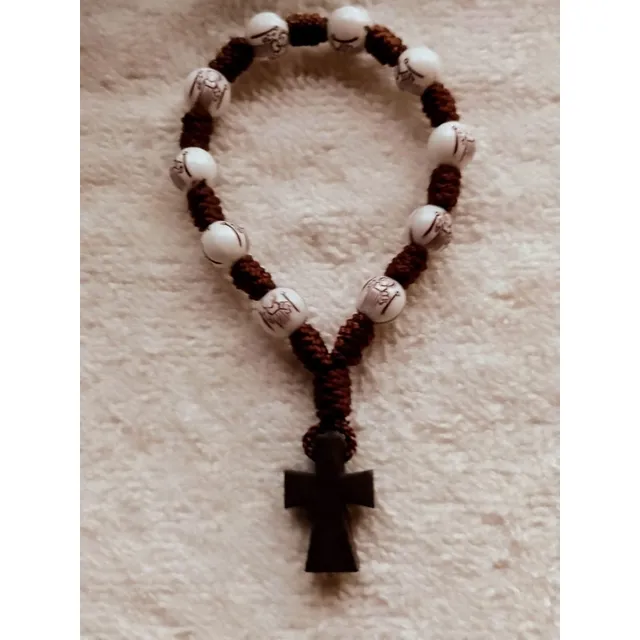Denarios De Hilo Con Cruz De Madera