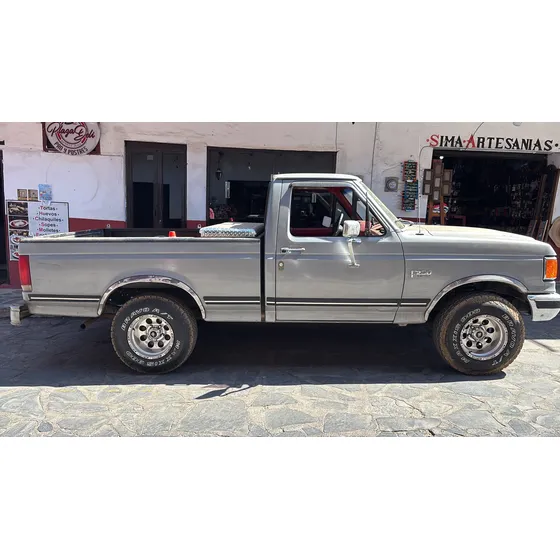 T/m Cuatro Velocidades. Motor 302 V8. Cajón Estandar