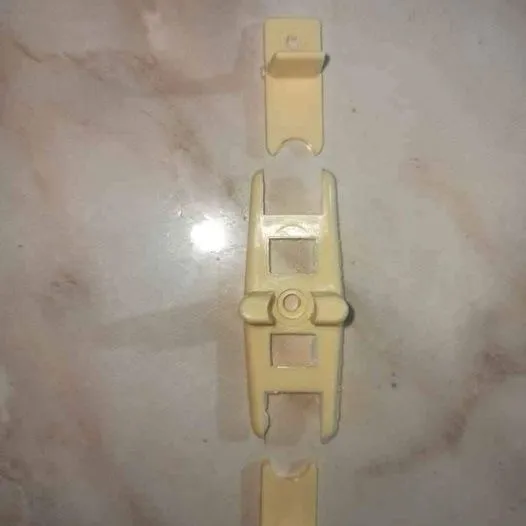 Guia Plastica Para Closet Beige