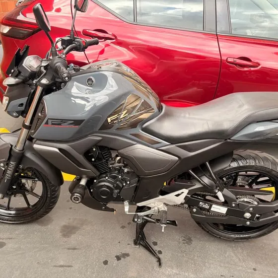 Moto Particular, Color Gris Negro, Excelente Estado.