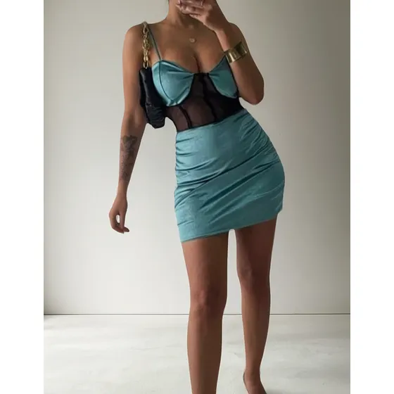 Vestido Corto De Fiesta Con Detalle De Transparencias Armado