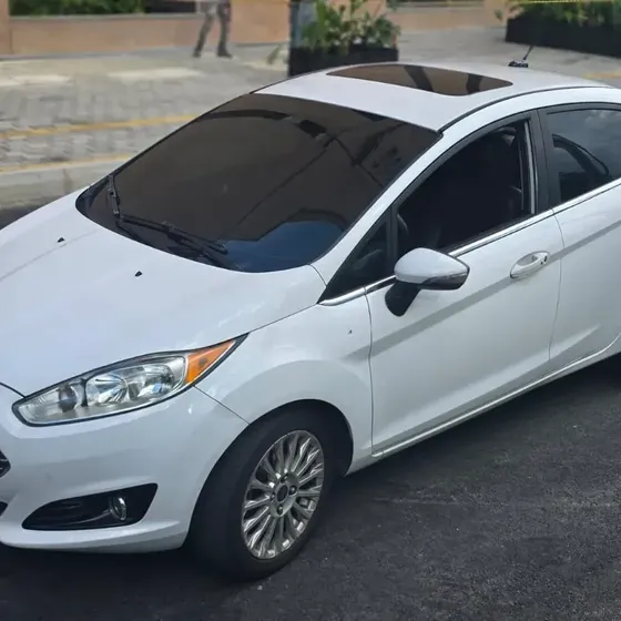 Ford Fiesta 2015 1.6 Titanium At