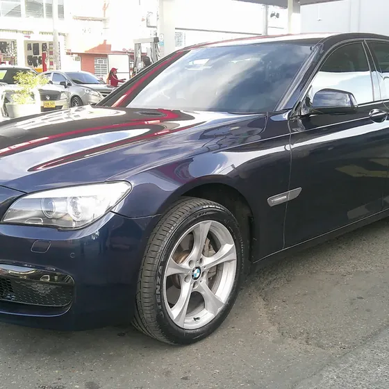 BMW Serie 7 2012 3.0 730i F01