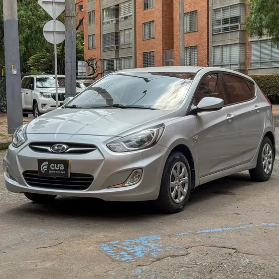 Hyundai Accent 2013 1.6l 5 P