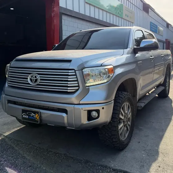 Toyota Tundra 2016 5.7 Crewmax Platinum