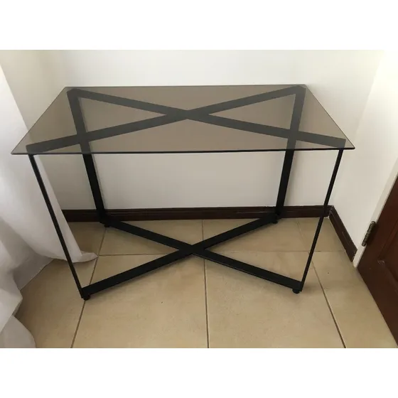 Mesa Ratona De Hierro Y Vidrio