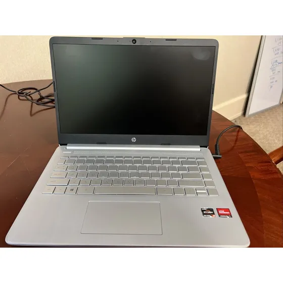Laptop Hp  Ryzen 5 5500u, 8gb, Ssd 256gb De 14puLG
