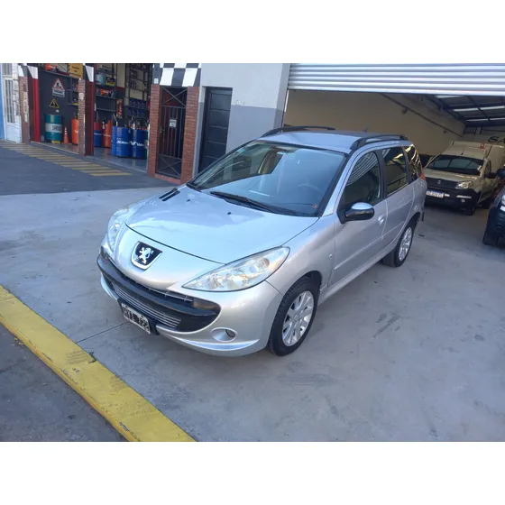 Peugeot 207 1.6 Sedan Xt Premium