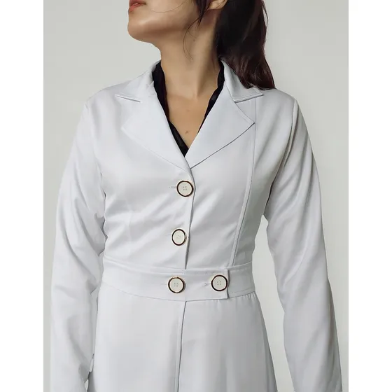 Jaleco Feminino Acinturado Gabardine C/ Cinto Dourado Médica