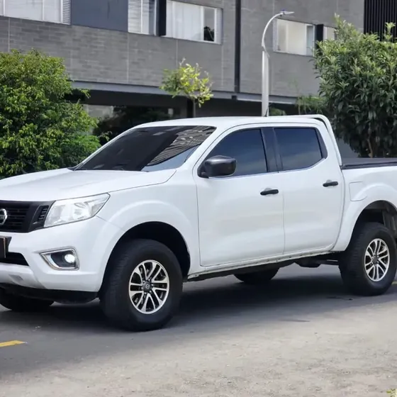 Nissan Np300 Frontier 2018 2.5 Cd 4x4 Se Mt 4p