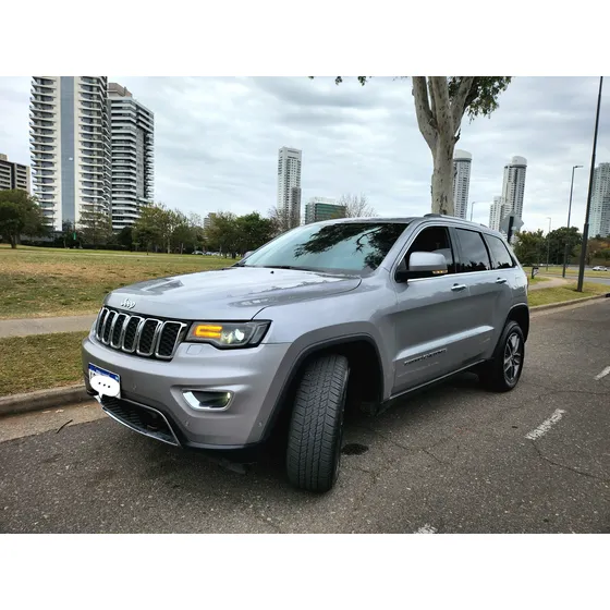 Jeep Grand Cherokee 3.6 Limited 286hp Techo + Llantas 18