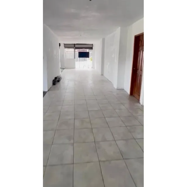 Amplio Local Comercial En Arriendo