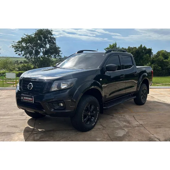 Nissan Frontier 2.3 Attack Cab. Dupla 4x4 Aut. 4p