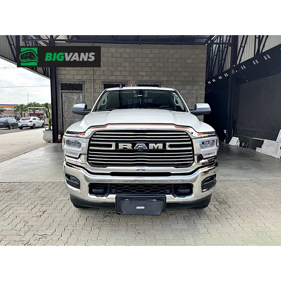 Ram Ram 3500 6.7 Laramie Cab. Dupla 4x4 Aut. 4p